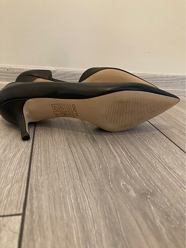 38,5 Beden Siyah kısa topuklu deri babet stiletto