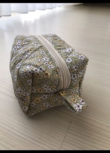 Mini makyaj çantası 