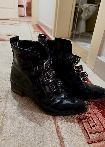 Kilit Tokalı Siyah Yılan Desenli Goth Bot - Görsel 2