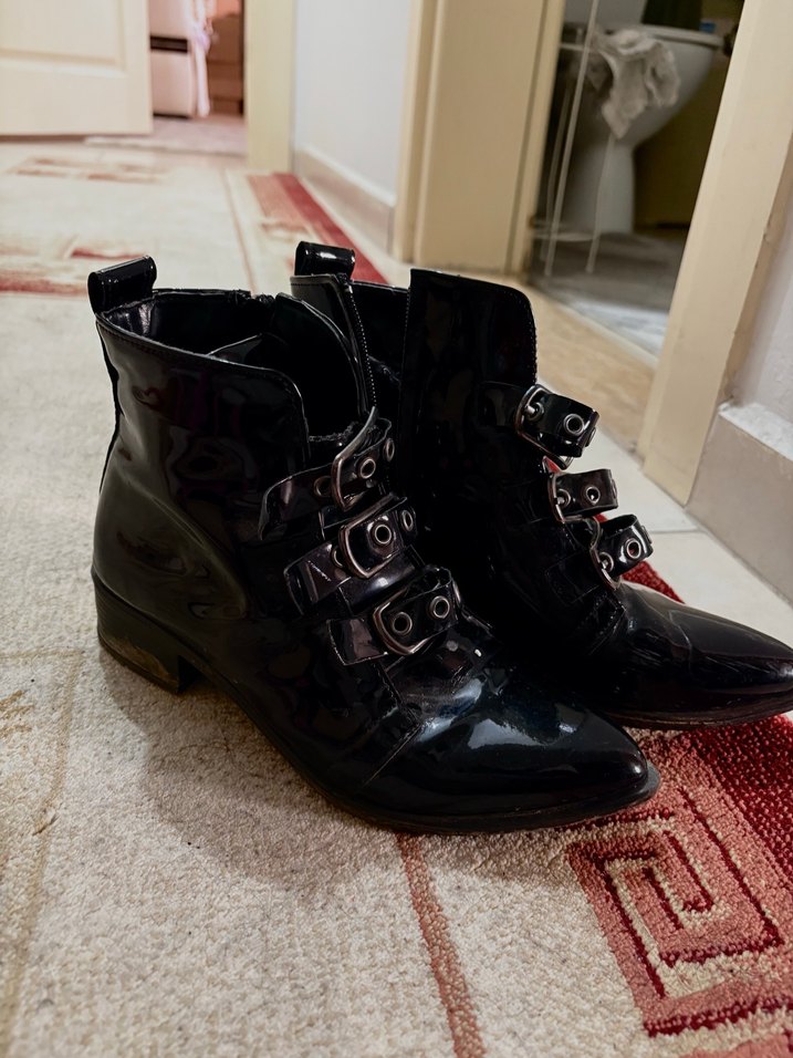 Kilit Tokalı Siyah Yılan Desenli Goth Bot - Görsel 2