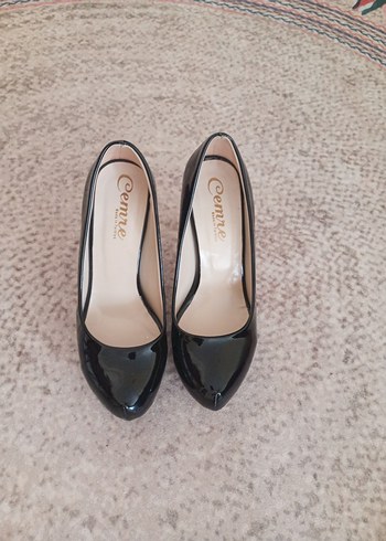 Klasik Siyah Rugan Topuklu Kadın Stiletto