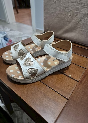 32 Beden beyaz Renk Kız Çocuk Beyaz Kalpli Sandalet