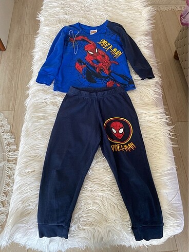 Erkek çocuk pijama takımı