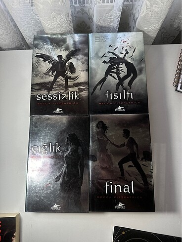  Hush hush serisi