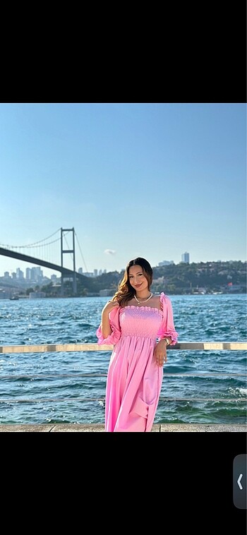Pembe elbise