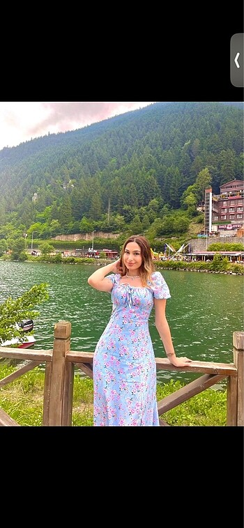 Çiçekli elbise
