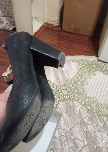 Siyah Süet Tokalı İnce Topuklu Kadın Ayakkabı - Görsel 2