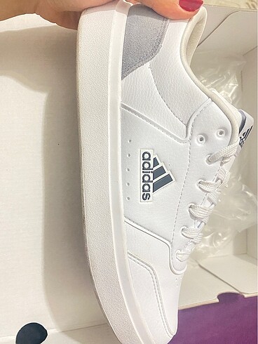 Adidas spor ayakkabısı