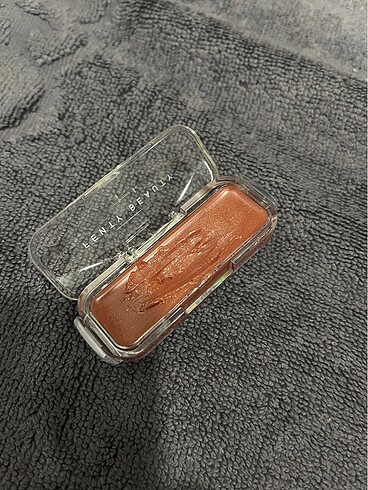 Beden Fenty bomb dip dudak parlatıcı gloss