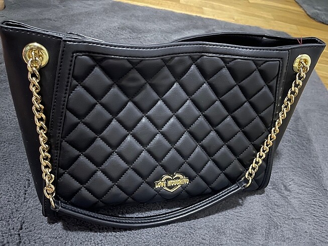 Love moschino zincirli siyah kol çantası
