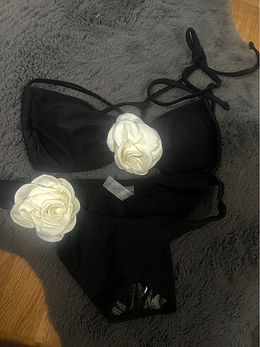 s Beden siyah Renk Gül çiçek detaylı ithal bikini takımı