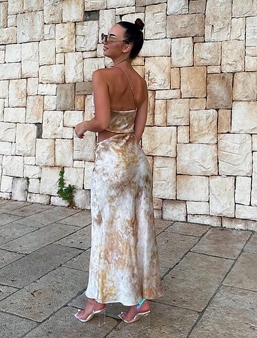 xl Beden Zara saten cut out elbise