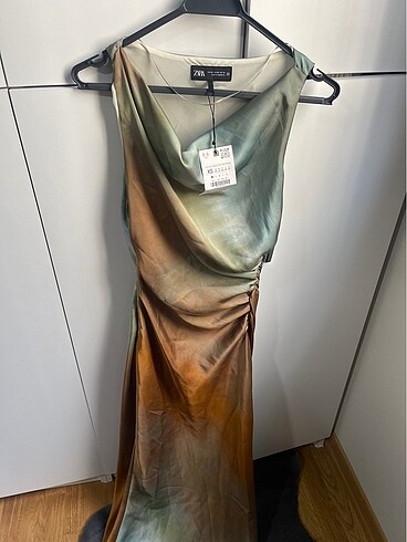 Zara Zara batik desenli midi elbise