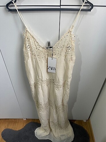 Zara payetli pullu işlemeli gece elbise