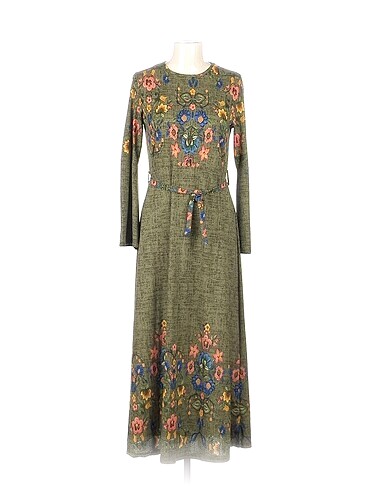 PreLoved Uzun Elbise %70 İndirimli.
