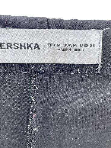 m Beden siyah Renk Bershka Düz Kesim %70 İndirimli.