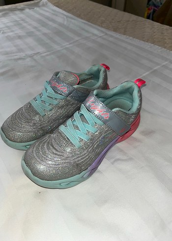 33 Beden Skechers çocuk ayakkabı ışıklı