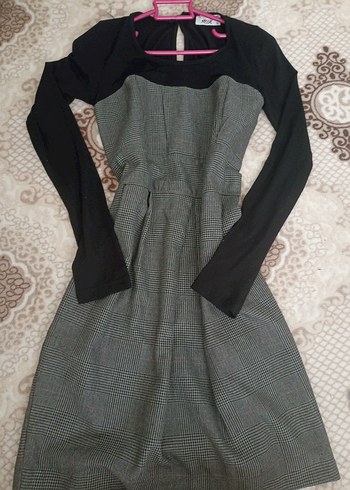 Uzun Kollu Gri Kemerli Ofis Elbisesi