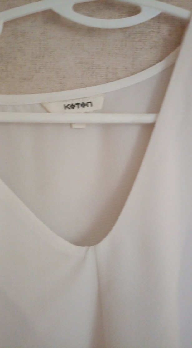 Beyaz V Yakalı Salaş Kolsuz Bluz - Görsel 2