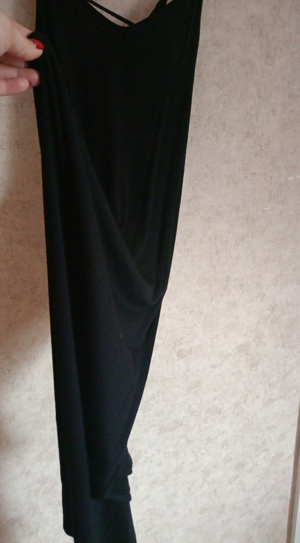 Siyah V Yaka Uzun İnce Askılı Elbise - Görsel 2