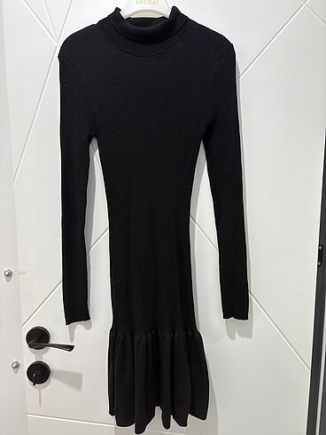 Zara siyah elbise pile detaylı