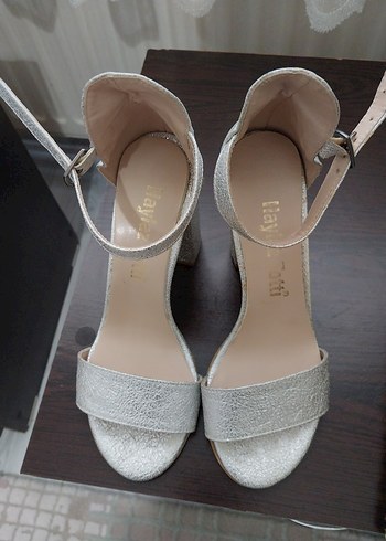 Beyaz Tokalı Blok Topuklu Kadın Abiye Ayakkabı - Görsel 2