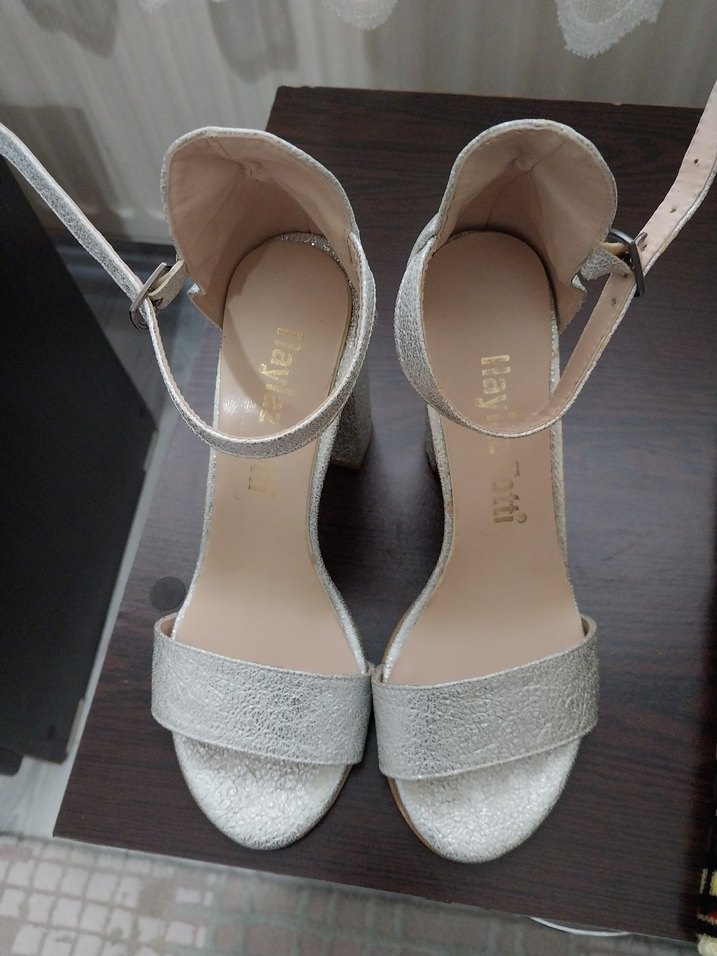 Beyaz Tokalı Blok Topuklu Kadın Abiye Ayakkabı - Görsel 2