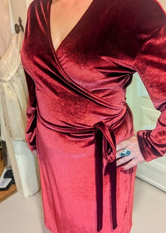 Kırmızı kadife elbise Yeni yıl ve davetlerde  - Görsel 2