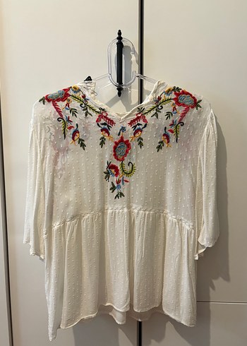 Zara Çiçek İşlemeli Bohem Beyaz Bluz