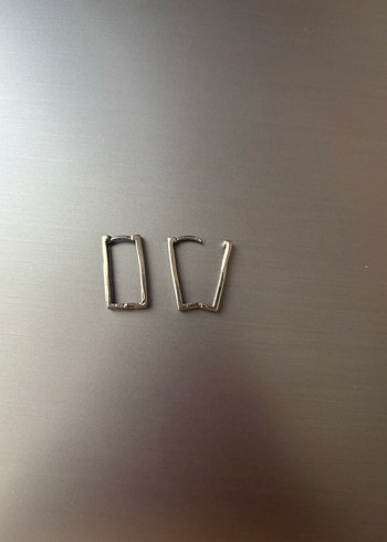 Miniso Altın Renk Mini Metalik Küpeler - Görsel 2