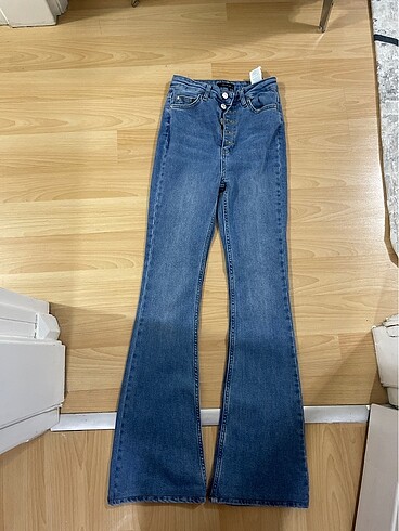 Çok düğmeli İspanyol jean