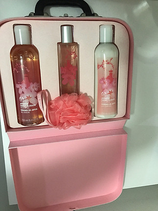 xl Beden The body shop çantalı banyo seti sıfır hiç kullanılmadı