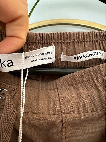 Bershka paraşüt pantolon etiketli - Görsel 5