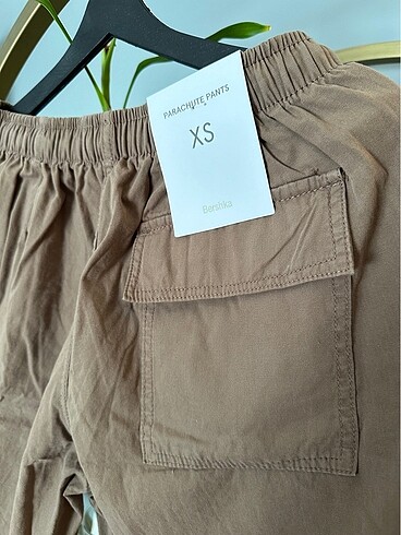 Bershka paraşüt pantolon etiketli - Görsel 8