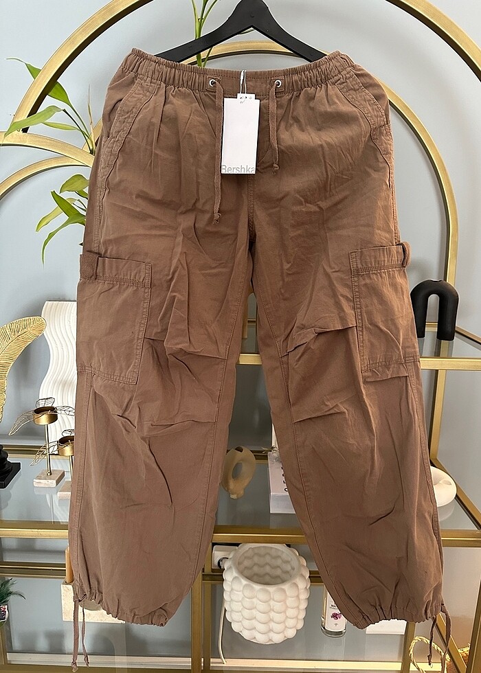 Bershka paraşüt pantolon etiketli - Görsel 3