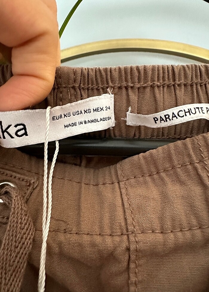 Bershka paraşüt pantolon etiketli - Görsel 5