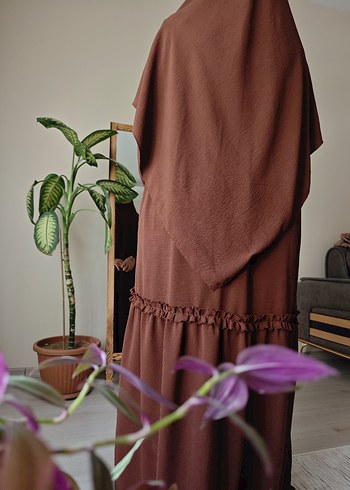 44 Beden kahverengi katlı elbise sufle takım