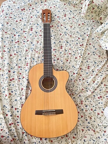 Klasik Gitar Cutaway Segovia marka (kesik kasa)