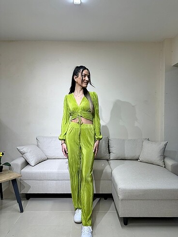 Zara Aronze casual series