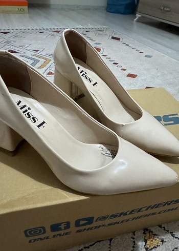 Beyaz Kadın Topuklu Stiletto - Modern Klasik