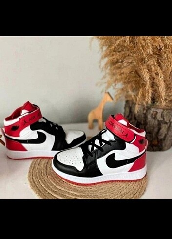 Kırmızı - Siyahrenk....Nike air jordan spor ayakkabı.....Tam kal
