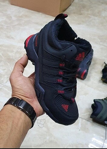 Kırmızı-Siyah renk...Adidas terrax