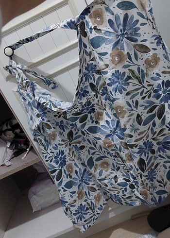 Gri Kapüşonlu Baskılı Emzirme Önlüğü - Görsel 3