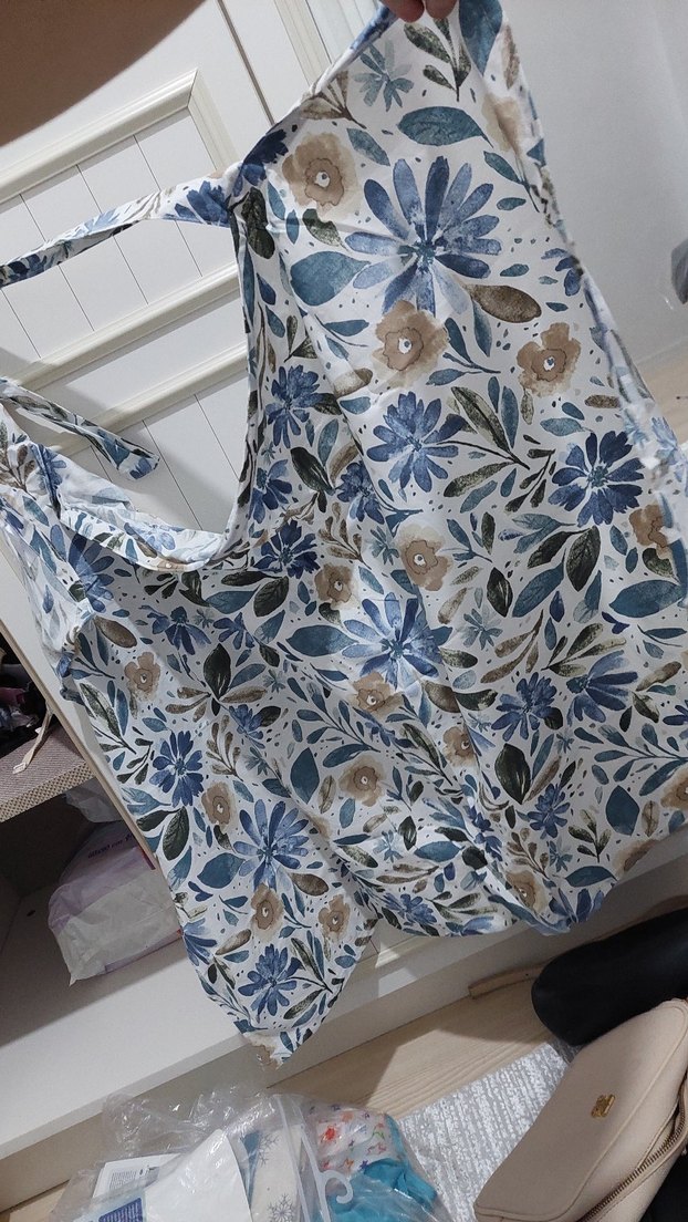 Gri Kapüşonlu Baskılı Emzirme Önlüğü - Görsel 2