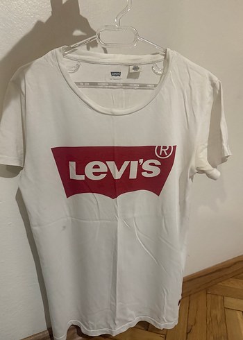 Levis Levi S Beyaz Baskili Kadin Tisort