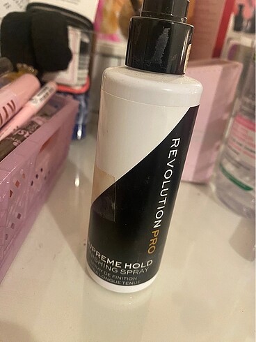 Revolution pro yüz sabitleyici spray