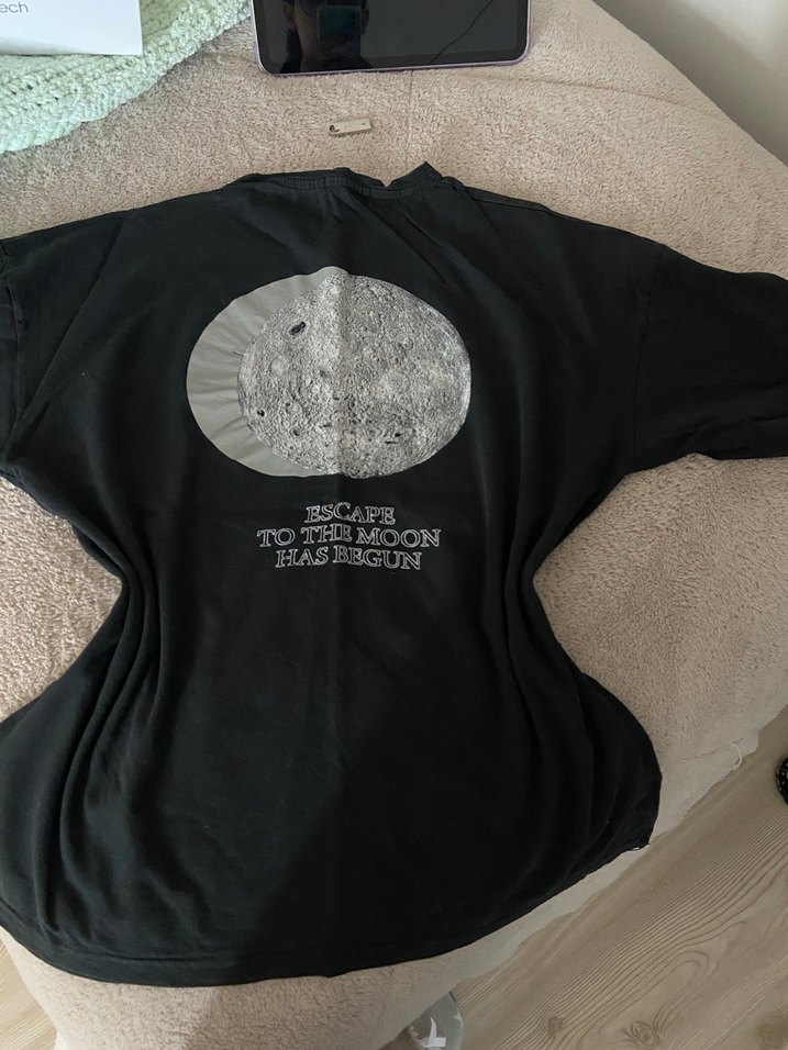 Siyah Tişörtü - Görsel 2