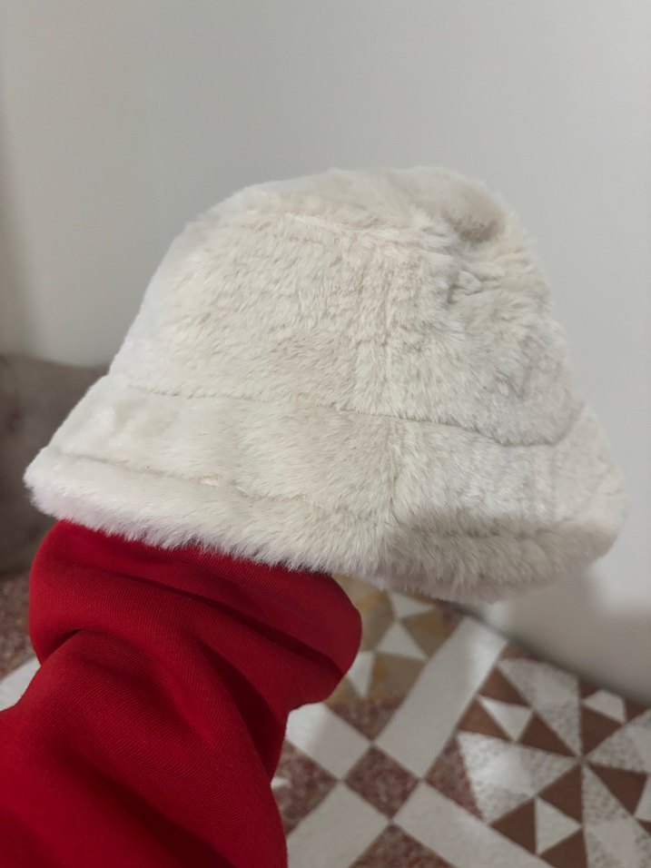 Bej Kürklü Kadın Örgü Şapka - Görsel 3