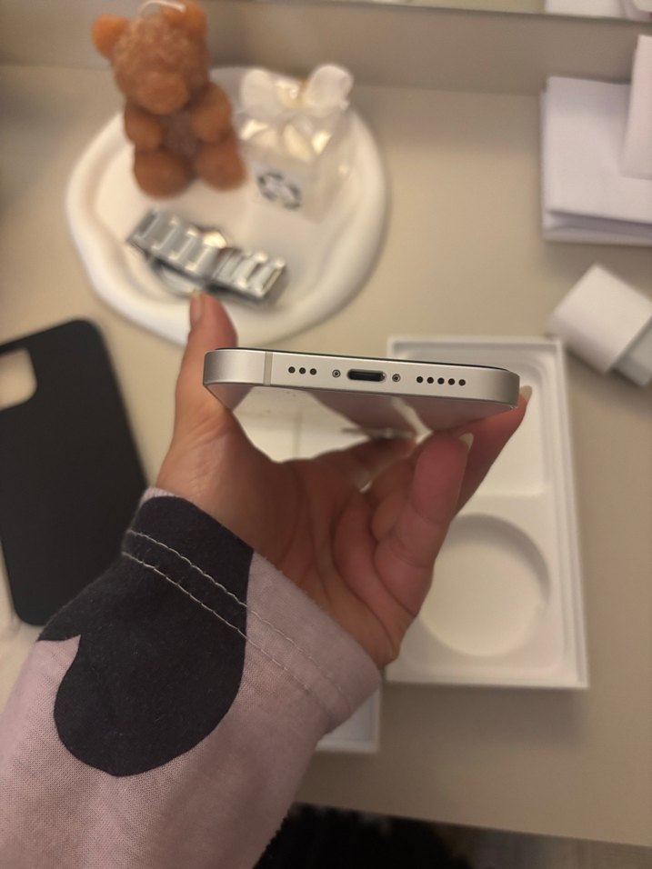 Beyaz iPhone 12 - Görsel 5