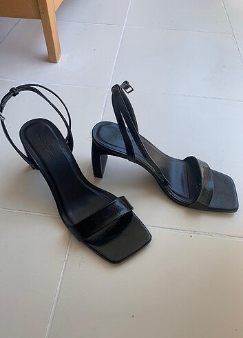 Pull and Bear pull bear siyah topuklu sandalet